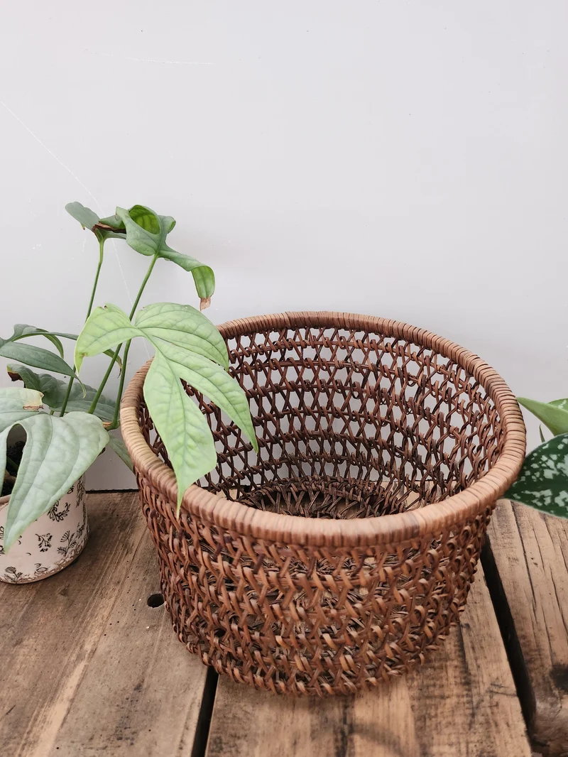 Panier ancien en osier tressé