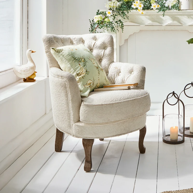 Fauteuil capitonné LOBERON Calgary en tissu bouclette crème