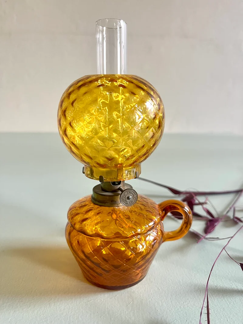 Lampe à huile en verre jaune
