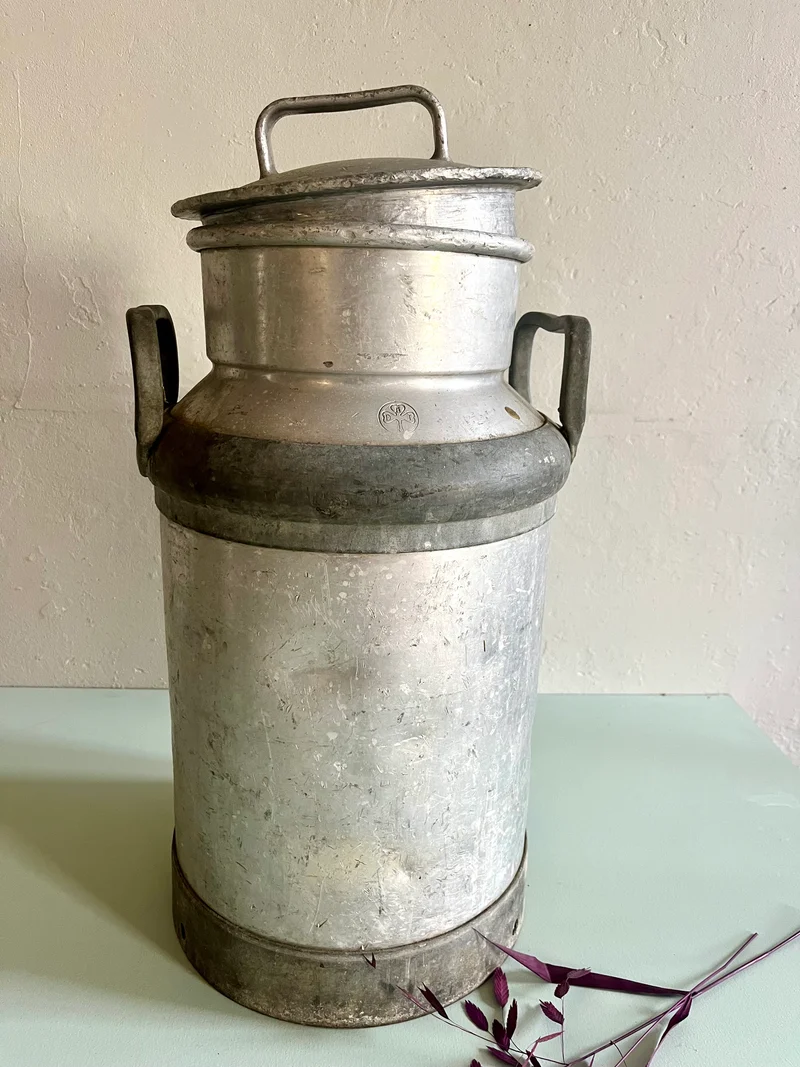 Pot à lait ancien