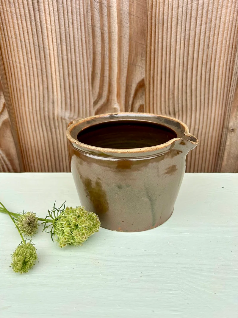 Pichet bas en grès brun ancien