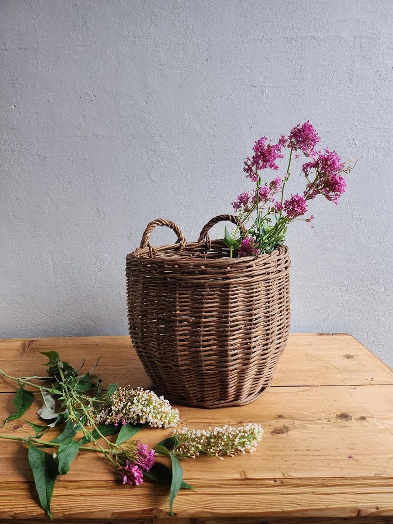 Panier de cueillette en osier tressé