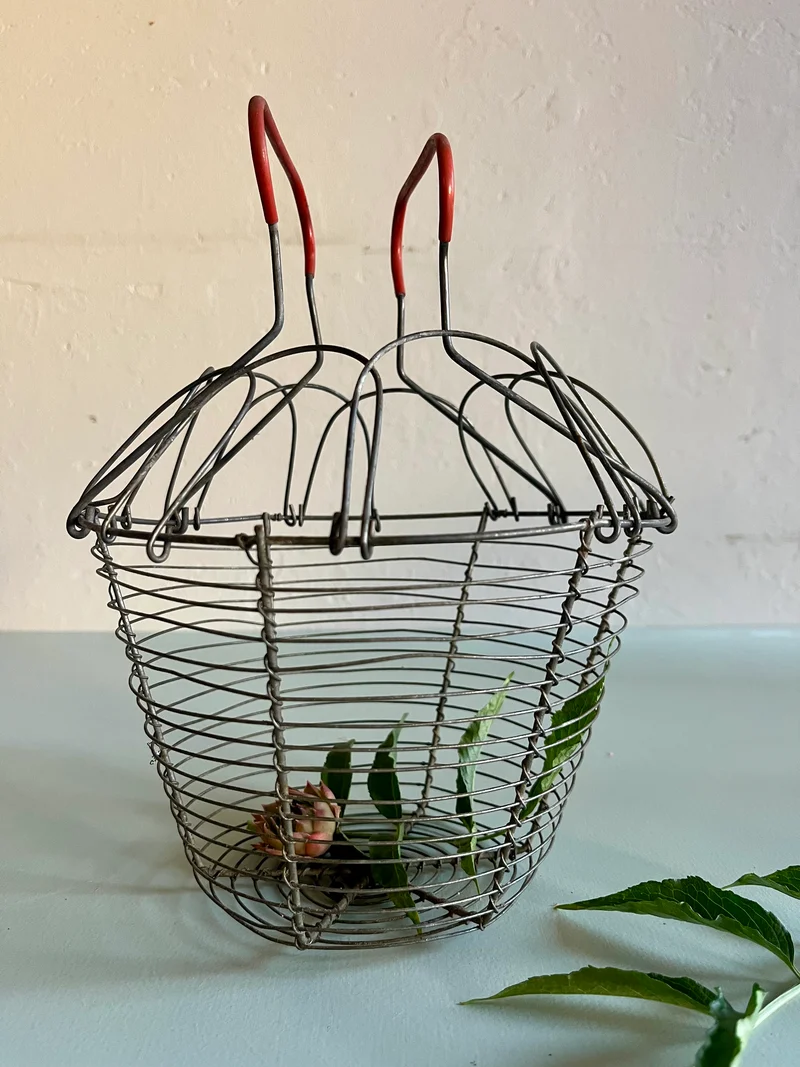 Panier à salade ancien en métal pliable