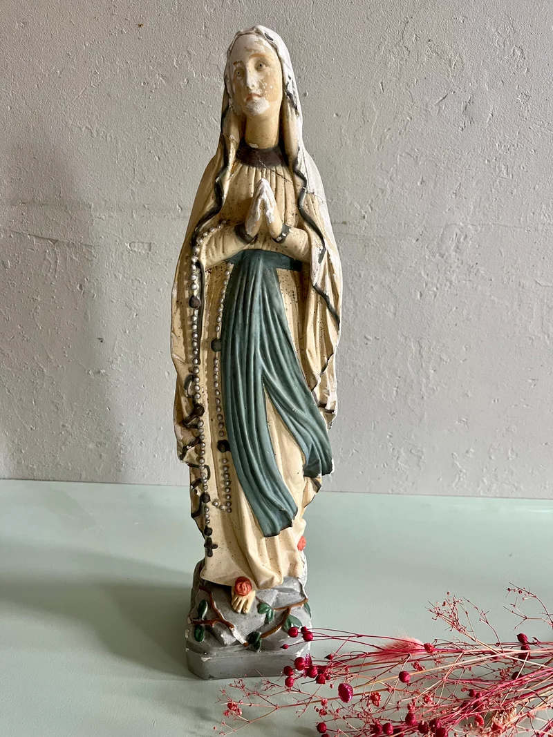 Vierge ancienne en plâtre