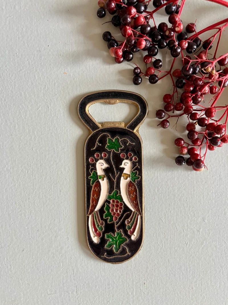 Décapsuleur ancien motifs paons