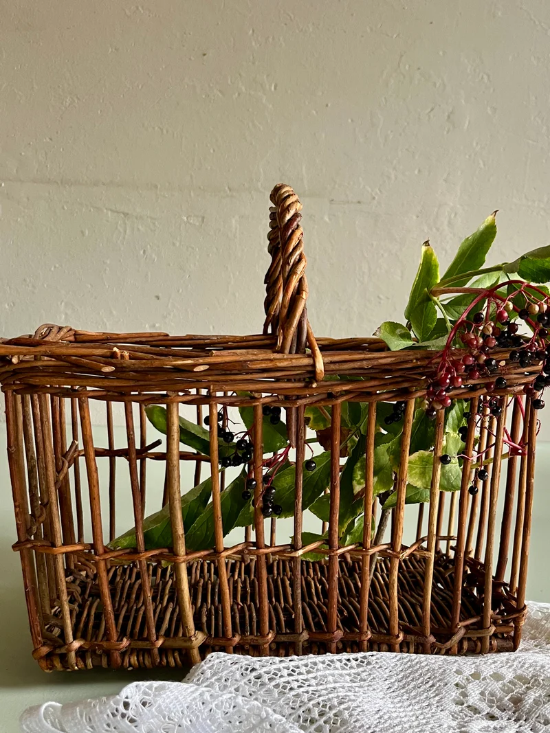 Panier rectangulaire ancien avec anse