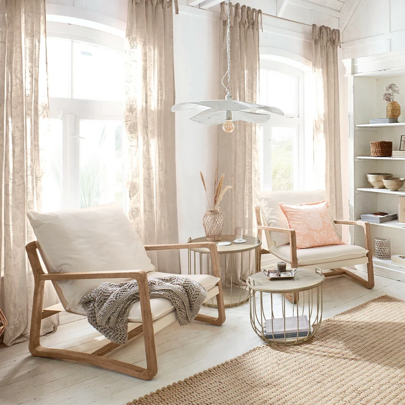 Fauteuil LOBERON Jowna en bois de chêne et tissu crème