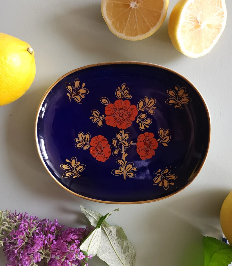 Petit plat en porcelaine allemand motif floral