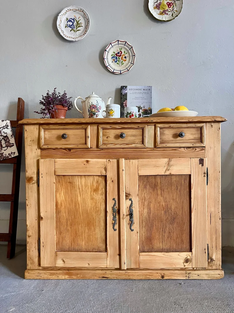 Buffet ancien en sapin 3 tiroirs