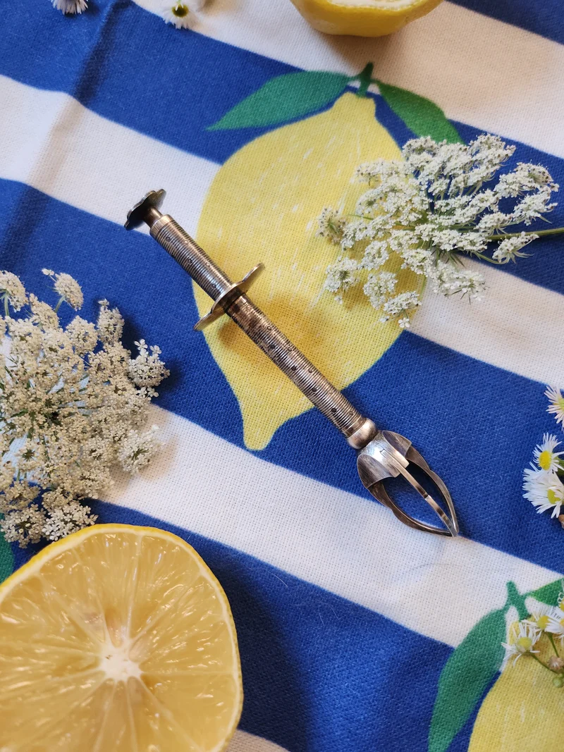 Pince à sucre fleur vintage en metal