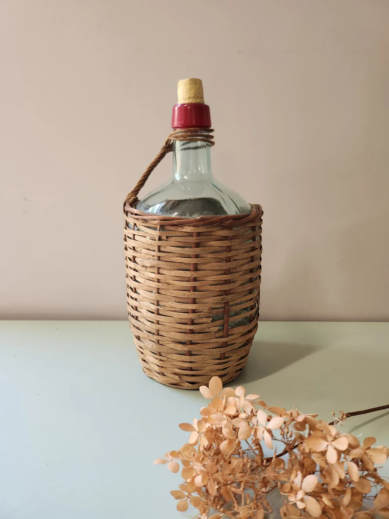 Bouteille dame-jeanne avec rotin