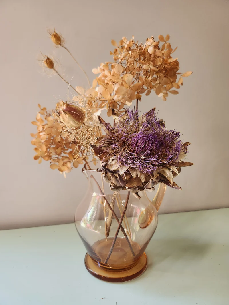 Pichet en verre teinté rose