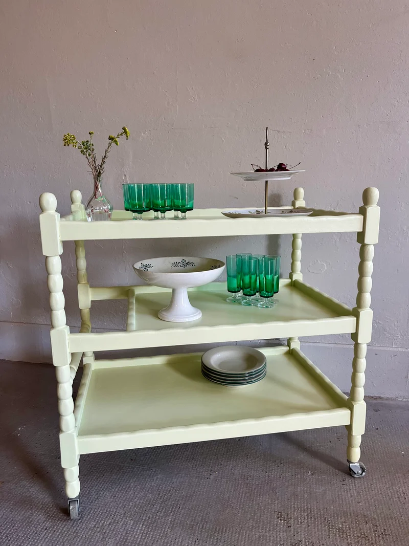 Desserte de service jaune pâle