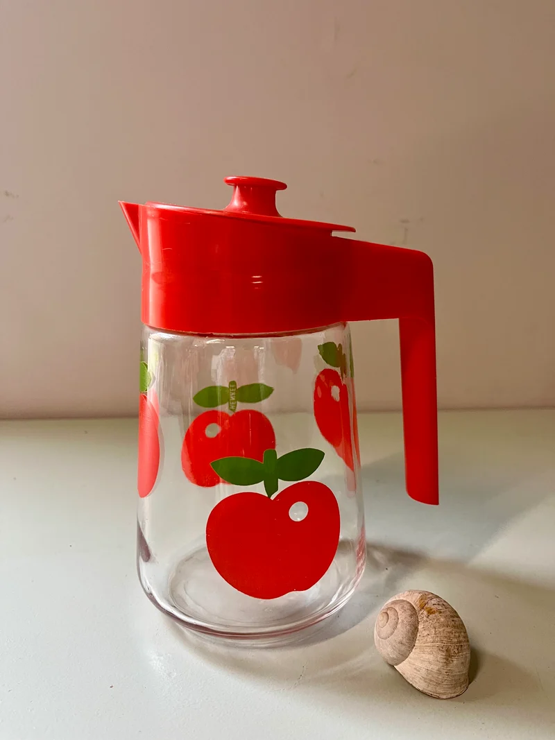 Carafe vintage pomme « Henkel »