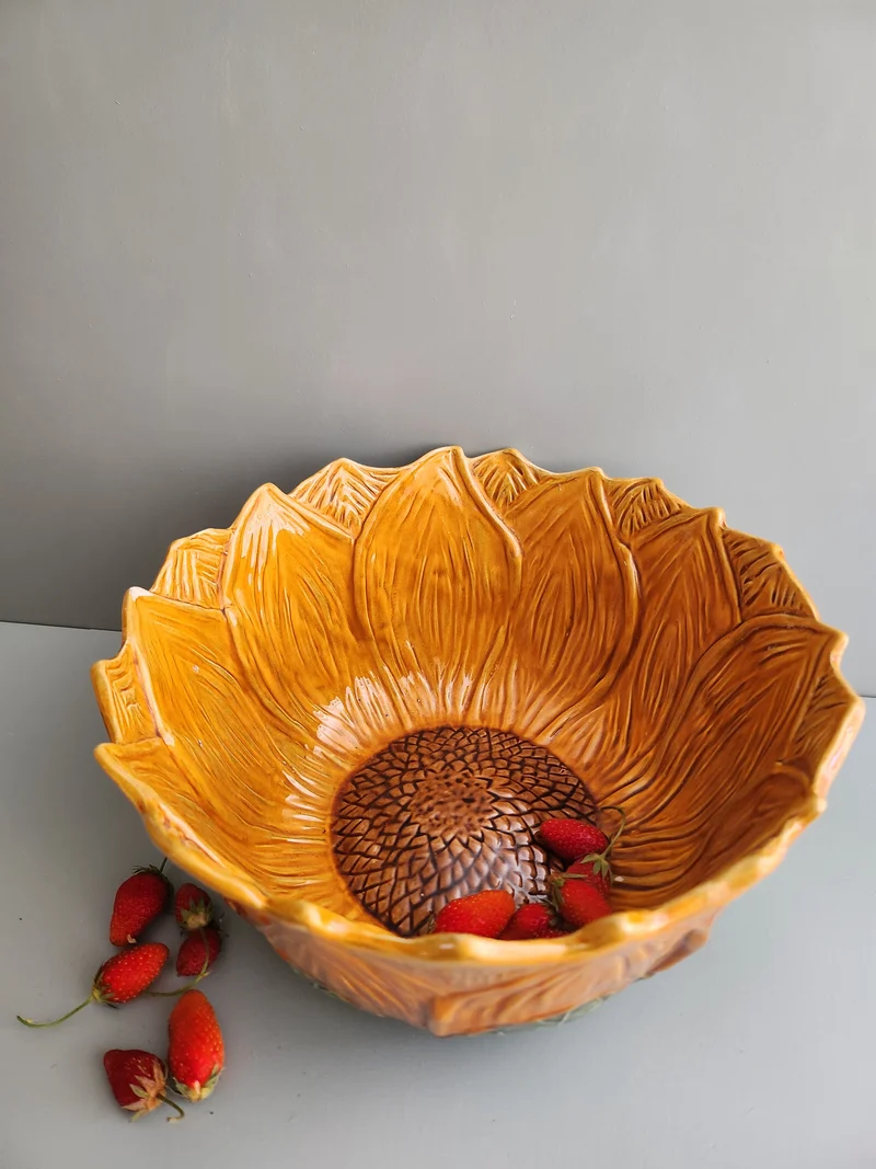 Saladier tournesol vintage en barbotine