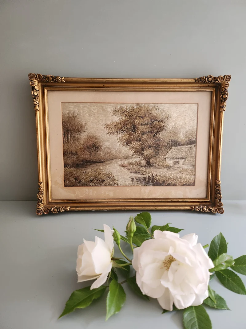 Cadre vintage doré avec toile façon tapissier
