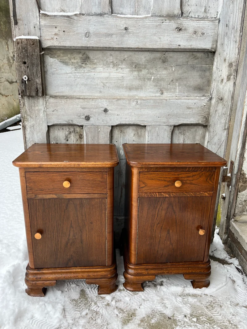 Paire de chevets porte et tiroirs