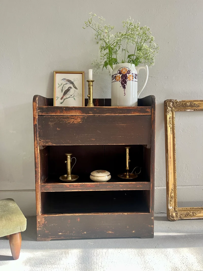 Meuble d’atelier- étagère patinée