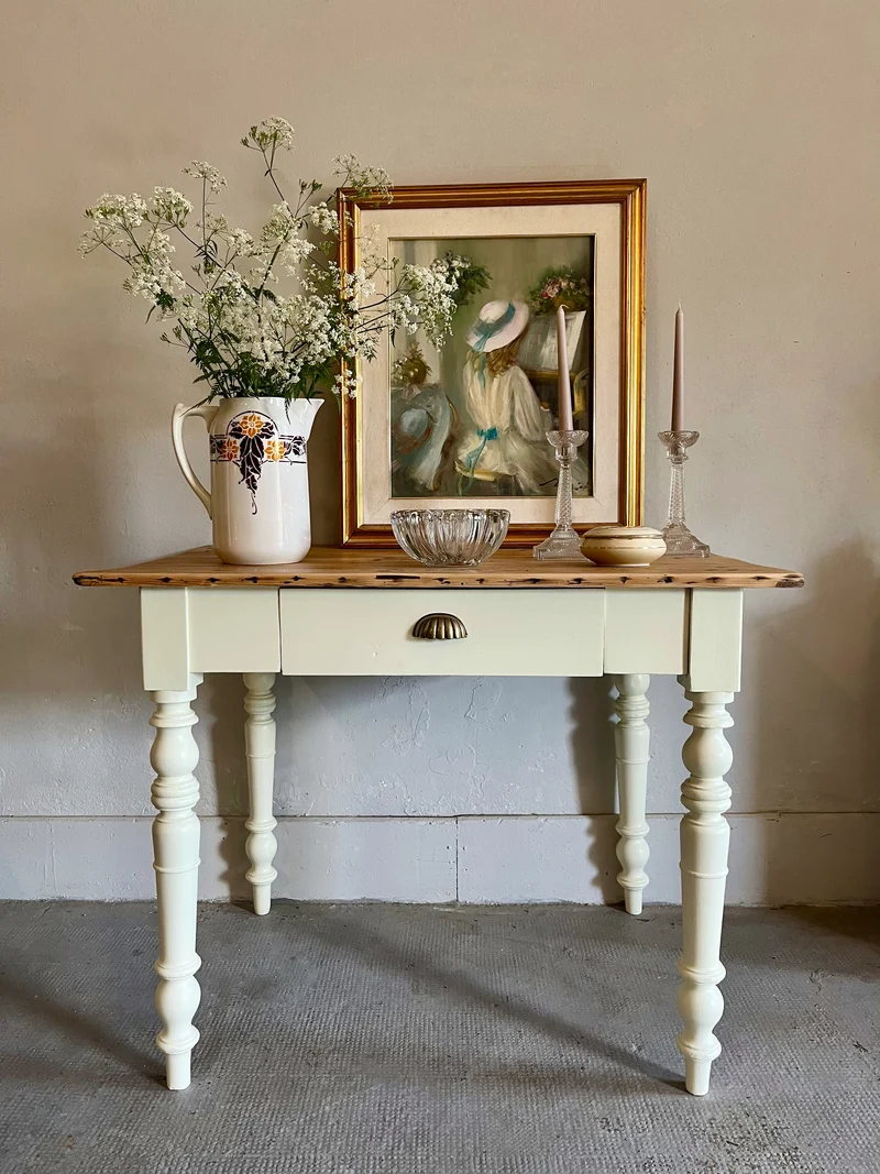 Table pieds tournés bois et crème