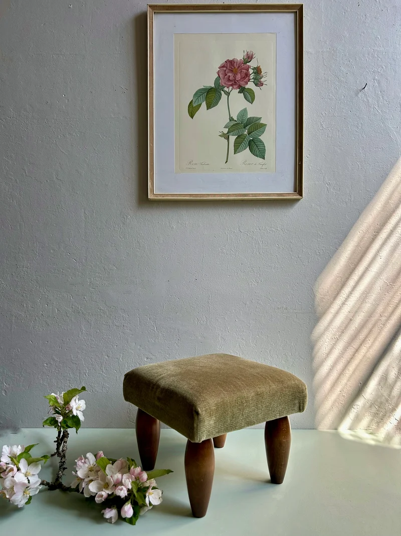 Repose pied en velours vert