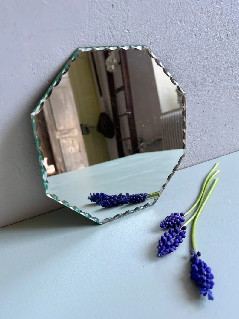 Miroir octogonal - bord ciselé