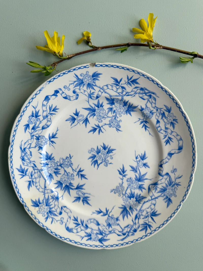 Assiette à dessert Epines bleue de Sarreguemines décor floral