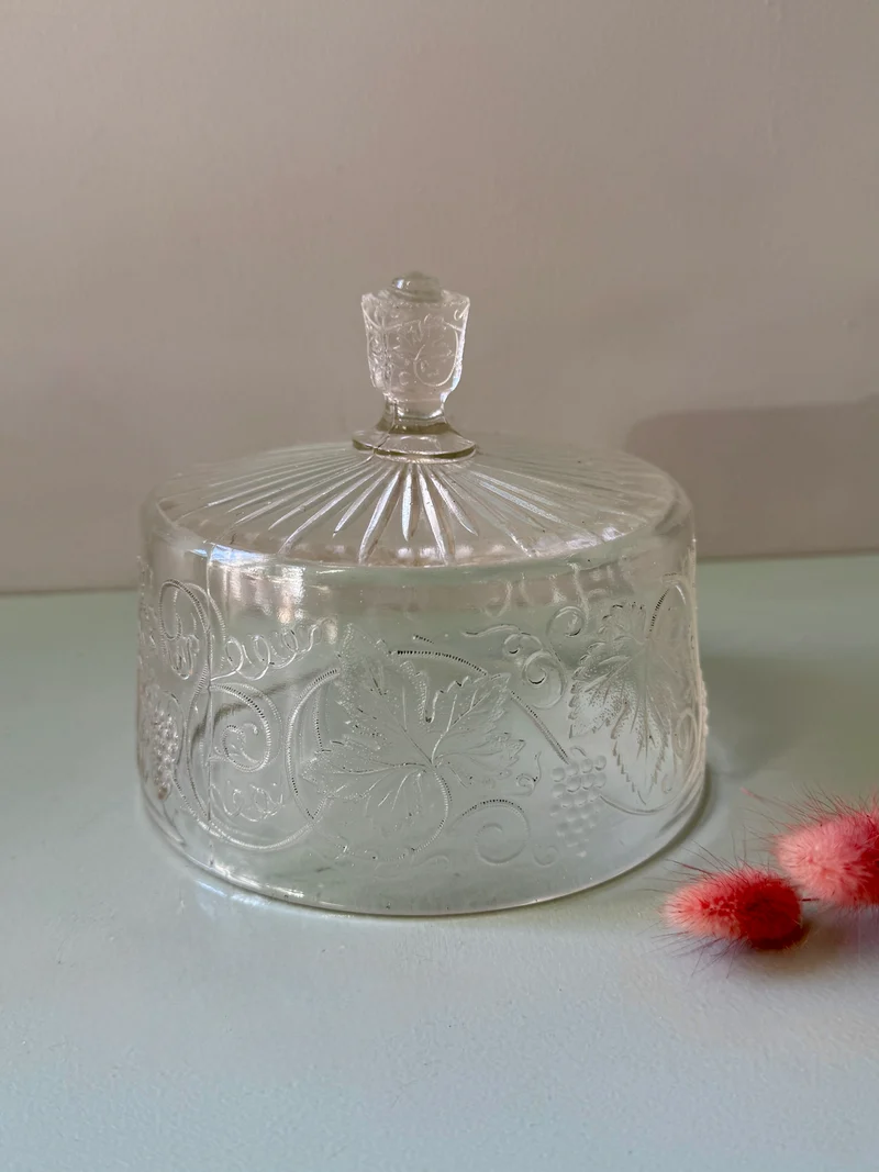 Cloche en verre moulé décor vigne