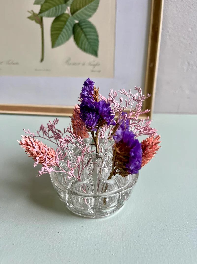 Pique fleurs ancien et fleurs séchées
