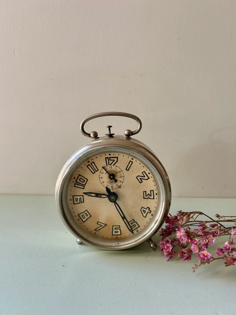 Réveil métallique vintage Japy