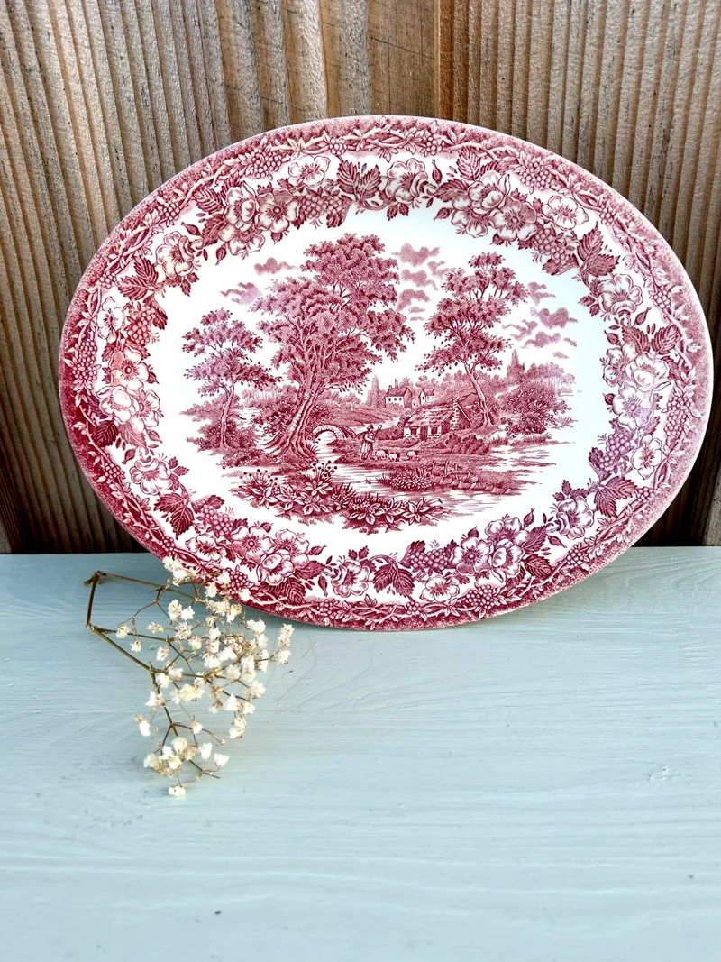 Plat ovale en faïence rouge style anglais