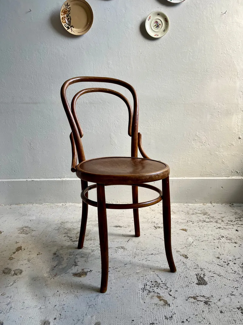 Chaise bistrot gravée