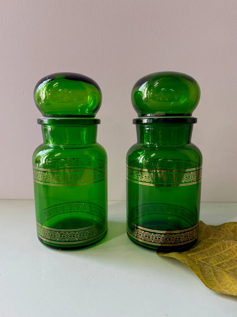 Pot d’apothicaire vintage en verre vert et doré