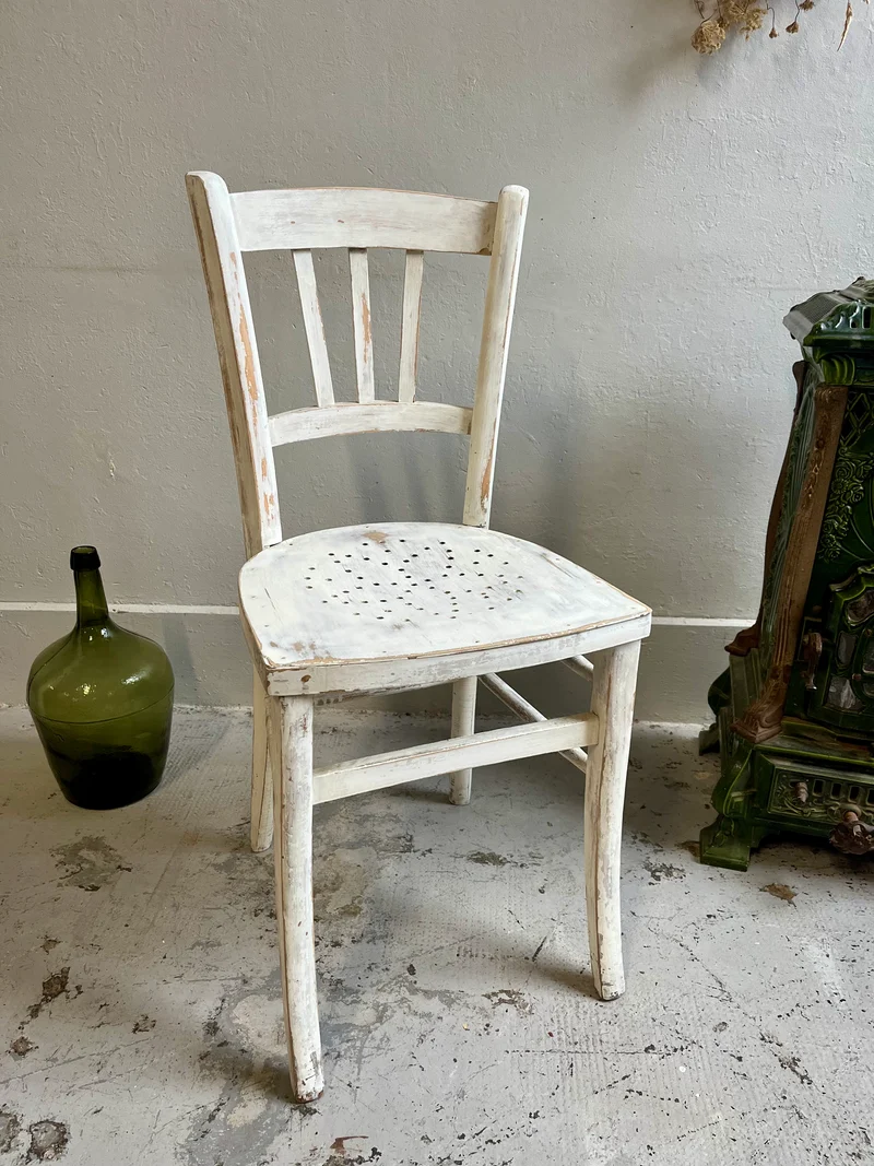Chaise patinée blanche 2