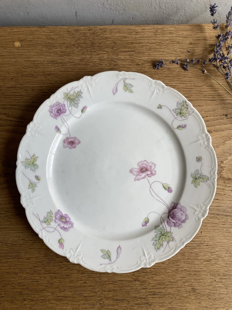 Plat rond en porcelaine
