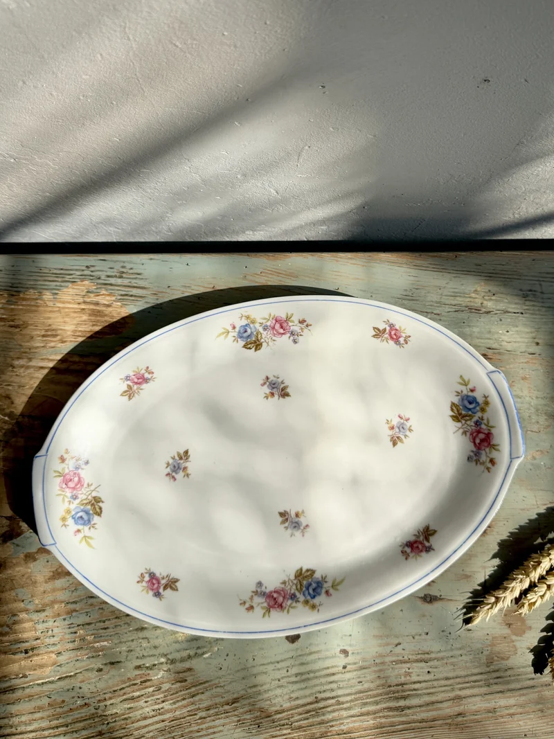 Plat ovale en porcelaine de Châtres-sur-Cher