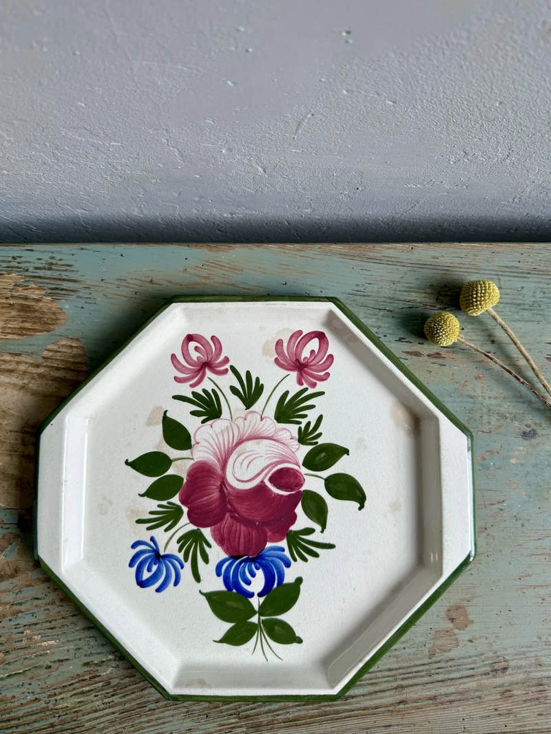 Plat octogonal en faïence à décor fleuri vintage