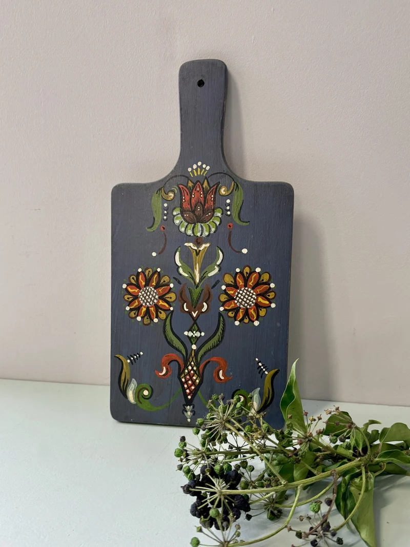Planche en bois décor floral peint à la main
