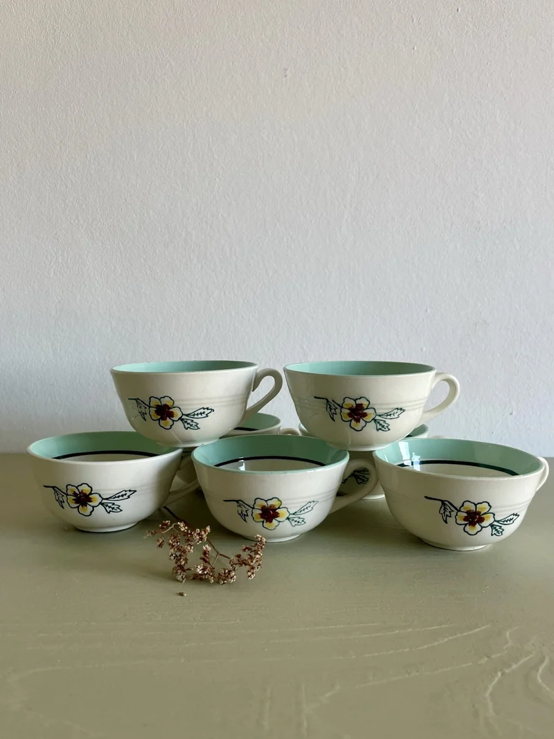 7 tasses à café St Amand Églantine