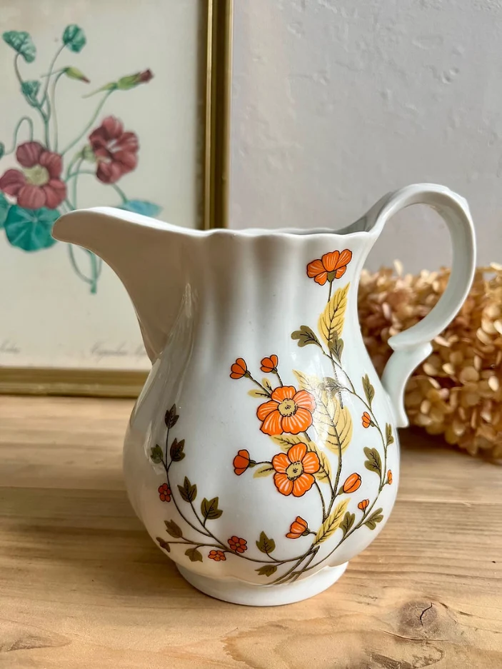 Pichet fleurs oranges