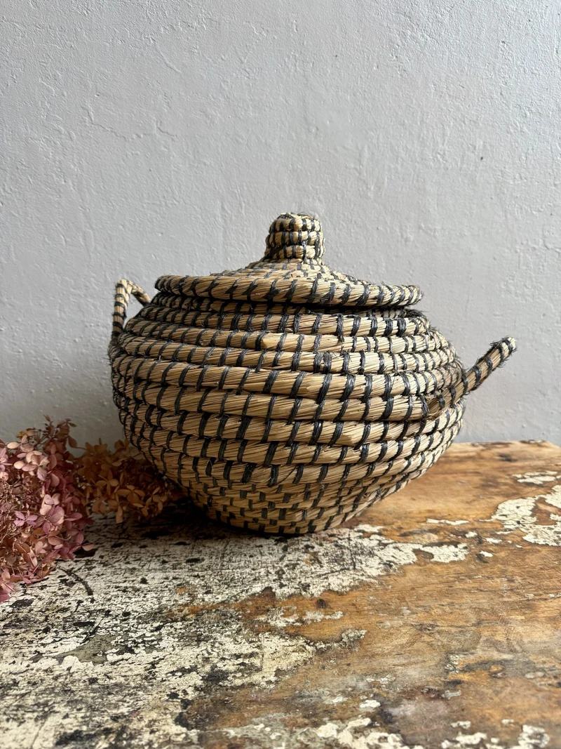 Panier de rangement avec couvercle