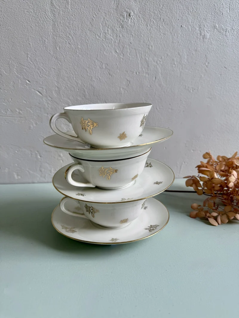 Lot de 3 tasses et coupelles en porcelaine Pillivuyt & Cie