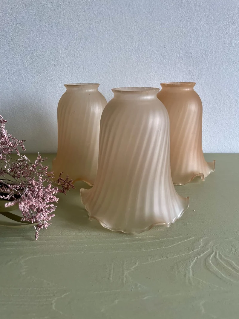 Tulipes en verre rosé - abat-jour vintage
