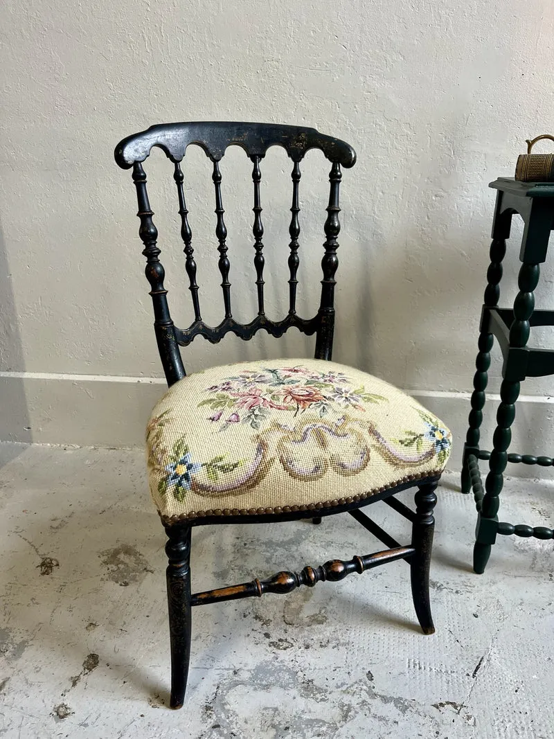 Chaises brodées fleurs