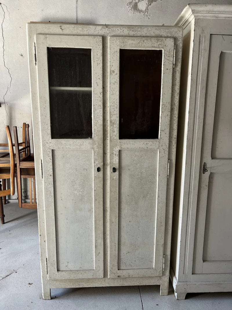Armoire semi vitrée