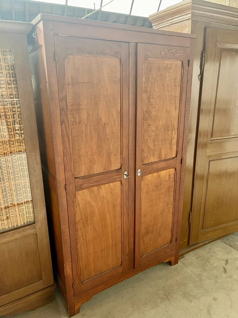 Armoire parisienne