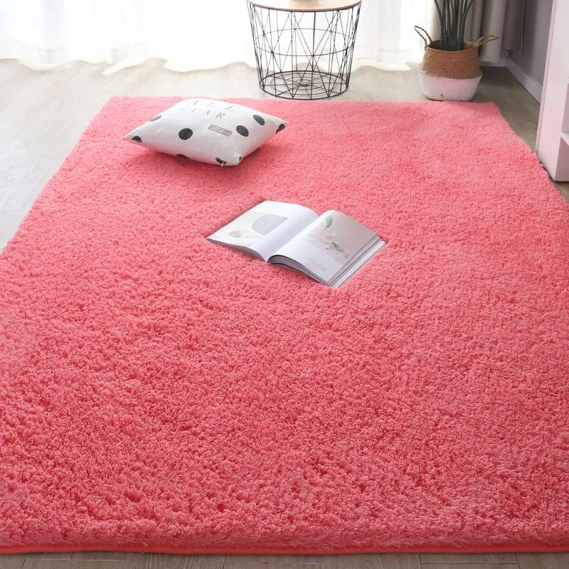 Tapis shaggy rouge