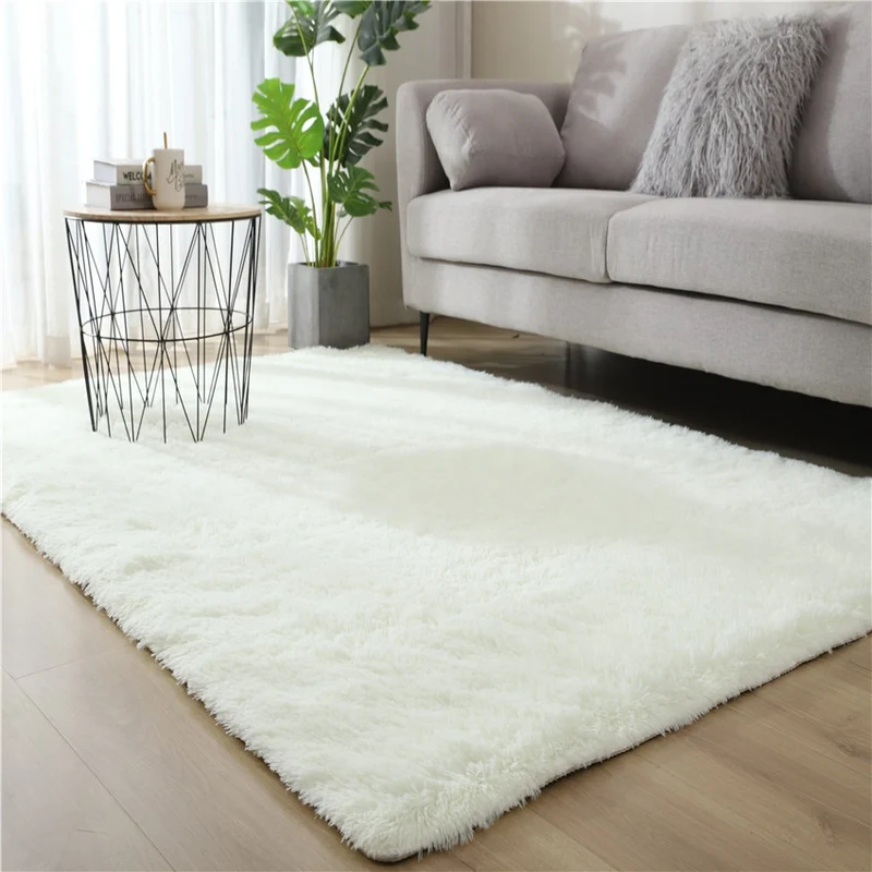 Tapis shaggy blanc