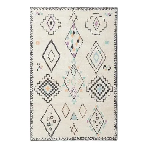Tapis berbère minimaliste