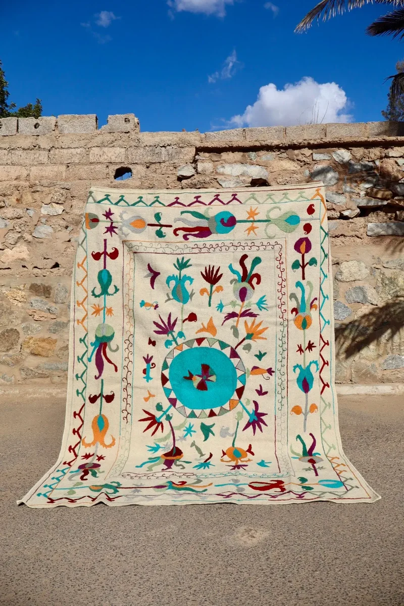 Tapis Kilim Suzani Blanc Bleu Multicolore – 240x 170 cm