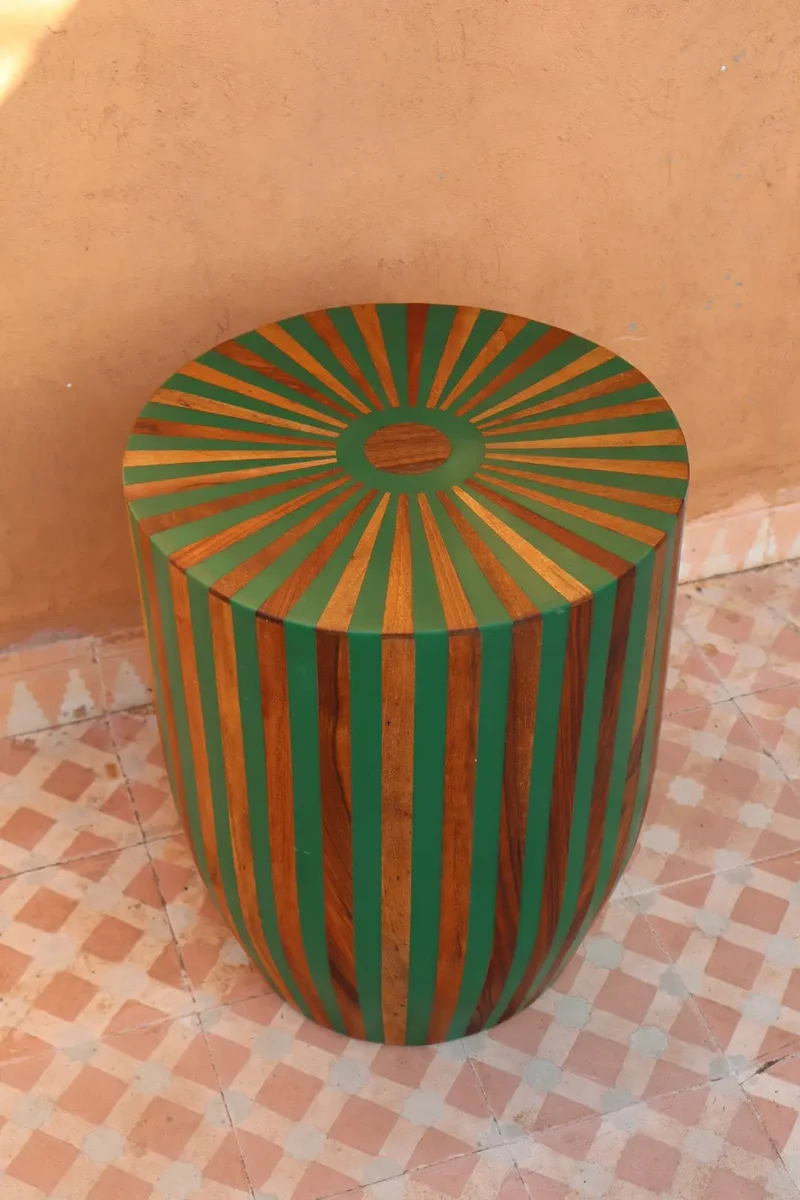 Table d’Appoint Circulaire Rayé Vert et Bois en Maqueterie Bois et Résine- SOLIS